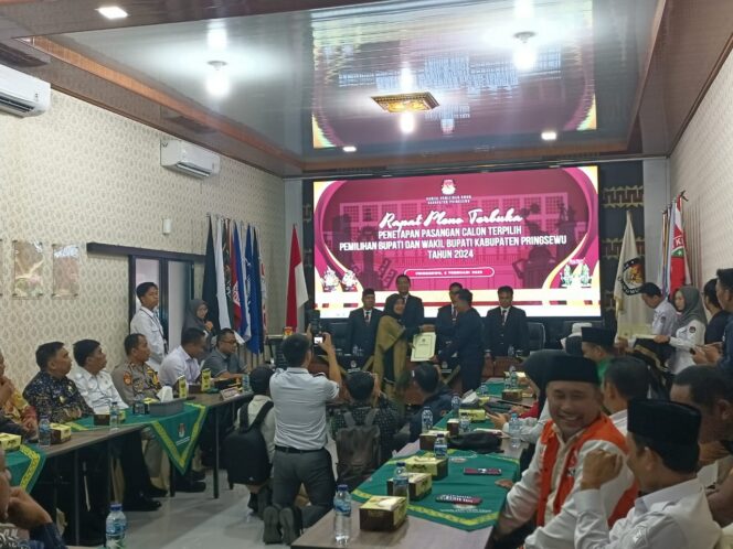 
 Polisi Amankan Rapat Pleno Penetapan Riyanto-Umi Laila Pemenang Pilkada Pringsewu